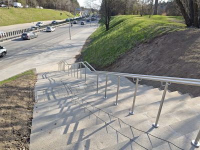 Įvairaus tipo turėklai laukui, patalpoms