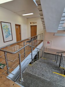 Įvairaus tipo turėklai laukui, patalpoms